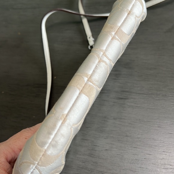 Coach Signature Shoulder Bag Taupe Cream Color leather Strap Silver Hardware - Picture 5 of 11